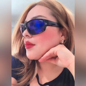 FINAL SALE✨

COYOTE blue polarized sunglasses ✨